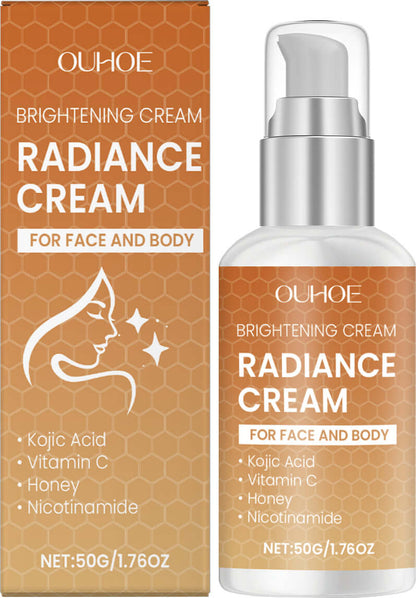 Crème Radiance de marque inconnue, texture douce et onctueuse présentée dans un pot blanc.